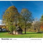 November 2027, 44. Woche, St. Matthias-Kapelle in Affinnentrop. Kleine Kapelle, umgeben von herbstlich gefärbten Bäumen.