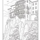 Illustration eines mehrstöckigen Gebäudes mit Balkonen, das an einer Klippe thront; Bäume und Felsen umgeben es.