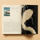 "Shin Hanga 1916–1958." Links Text und ein Bild eines Hafens. Rechts Illustration eines Vogels auf einem Ast bei Nacht.