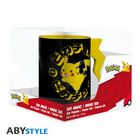 "3D Tasse", "Pokémon", "ABYSTYLE". Schwarze Tasse mit Pikachu-Illustration und gelbem Blitzgriff in einer Verpackung.