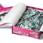 Text: "Olga Andryijenko", "Kiss Me Once". Ein Puzzle mit 500 Teilen in einer pinken Box, illustriert von Olga Andryijenko.