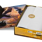 „FOURTH WING“. Ein geöffneter Puzzle-Karton zeigt ein Fantasy-Motiv mit Drachen und Personen in einer Landschaft.