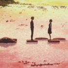 Eine Zeichnung: Zwei Menschen stehen auf Steinen im flachen, spiegelnden Wasser. Warmes Licht im Hintergrund.