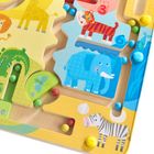 Text: Zahlen 3 und 6. Illustration: bunte Tiere wie Tiger und Elefant auf einem Holzspielbrett mit bunten Kugeln.