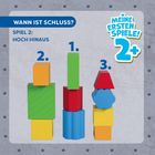Links oben steht "WANN IST SCHLUSS?", darunter "SPIEL 2: HOCH HINAUS". Rechts ein Logo mit "MEINE ERSTEN SPIELE! 2+". Es zeigt nummerierte Stapel bunter Bauklötze.