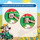 KINDERLEICHTER WÜRFELMECHANISMUS. Ein Hund auf einem Traktor lächelt. Zwei Hände drücken Tasten.