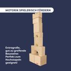 Motorik spielerisch fördern. Extragroße Bausteine zum Stapeln. Stapel aus natürlichen Holzblöcken.