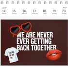 Text: "WE ARE NEVER EVER GETTING BACK TOGETHER." Elemente: Rote Herz-Sonnenbrille, T-Shirt, rote Lippen.