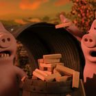 Zwei animierte Schweine stehen vor einem Holzfass, auf dem gestapelte Holzklötze liegen. Eines der Schweine hebt einen Klotz.