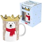 „Tasse mit Kronendeckel.“ Tasse mit Eisbär in rotem Schal, goldene Krone als Deckel, Schneeflockendesign, Box mit Sichtfenster.
