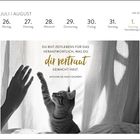 Kalendertage vom 26. Juli bis 1. August. Zitat von Antoine de Saint-Exupéry. Eine Hand und eine Katzenpfote berühren sich.