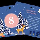 "8", "Zauberhafter Winterhimmel". Illustration mit Schneebäumen, einem Hirsch und Geschenken auf blauem Hintergrund.