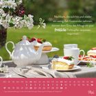 "Nachbarn, die Zeit füreinander nehmen, bringen Farbe in den Alltag." - Irmgard Erath. Kalender für Mai, Kaffeetafel im Freien.