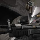 "PRESS BUTTON AND PUSH IN" steht auf einer Metallfläche. Illustration: Eine Figur in militärischer Ausrüstung mit einer Waffe.