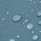 Keine Texte erkennbar. Wassertröpfchen auf blauer, texturierter Oberfläche.