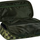 Der Text "smaepp" ist auf einem Etikett zu sehen; es handelt sich um ein geöffnetes Federmäppchen in Grün mit Karomuster.