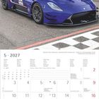 5·2027 Kalender mit Notizen, Feiertagen und Rennen. Blauer Maserati GT2 Rennwagen auf der Strecke.