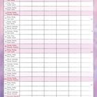 Ein Monatskalender mit rosa Rahmen. Oben sind bunte Laternen und unten tanzende Schafe mit Instrumenten.