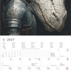 5 · 2027. Kalender mit Monatsübersicht. Illustration: Ritter neben großem, detailreichem Drachenkopf.
