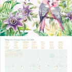Kalenderseite für Mai 2027 in mehreren Sprachen. Oben sind rosa Vögel und violette Blüten auf grünem Hintergrund.