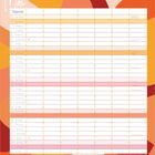 Mai-Kalender mit Spalten für Namen und Notizen. Bunte, abstrakte Hintergrundmuster in Orange- und Rottönen.