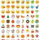 Illustration mit vielen bunten Emojis: lachende Gesichter, Tiere, Früchte und festliche Symbole wie Weihnachtsmann und Geschenk.