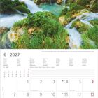 Kalenderseite Juni 2027. Text oben: "Plitvicer Seen mit Wasserfällen, Kroatien". Bild: Wasserfälle und grüne Landschaft.