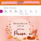 Text: "Wenn das Leben an dir vorbei rast, mach eine Pause." Kalender für KW 44. Illustration mit Herbstblättern, Kürbissen, Kerze und Tasse.
