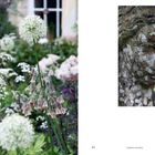 Seite 61, "A Garden Love Story". Links Blumen im Garten, rechts verwitterte Statue einer Frau.