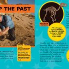 "DIGGING UP THE PAST" ist der Haupttext. Ein Paläontologe untersucht ein Walfossil in Ägypten. Illustrationen von Fossilien und Gesteinsschichten.