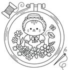 Illustration: Eine Katze in traditioneller Kleidung, umgeben von Blumen in einem Stickrahmen, mit Nähnadel und Faden.