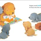 Text: "Puppies would jostle. They'd gather around for Dog's story time and not make a sound." Illustration: Welpen um einen Hund mit Buch.