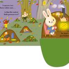 Text: "I can see two furry white ears... is that the cosiest little person ever? No, that's just Rabbit!" Illustration: Ein Hase sitzt gemütlich in einem Haus.