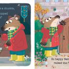 Links: „The brown bear gave a chuckle, 'I think you dropped your glove!'“  
Rechts: „So happy Nell and Beany raised the flag above!“  
Links: Bär in rotem Mantel in einem Raum mit zwei Tieren, Kerzenleuchter.  
Rechts: Bär hebt den Kopf, Flagge weht an einem Schloss.