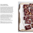 Zwei-Zutaten-Schokoladen-Fudge, Rezept mit 100 g dunkler Schokolade, 120 g Tahini. Anleitung in 3 Schritten. Foto von Fudge.