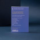 Ein blaues Buchcover mit Text über eine Sammlung von neun Geschichten von Alice Dunbar Nelson aus der Macmillan Library.