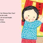 Text auf Rosa: "Let's get ready for Chinese New Year! [...] and happiness in China."

Illustration: Zwei Kinder dekorieren mit roten Papierausschnitten.