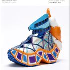 13 SATURDAY · 14 SUNDAY DECEMBER 2025. Futuristic „T-strap“ Sneaker, multicolored, geometrische Muster, farbenfroh.