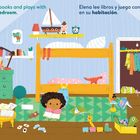 Text in Englisch und Spanisch beschreibt ein Kinderzimmer voller Spielsachen. Ein Kind liegt lesend am Boden.