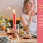 „Flower Moments for Home“, Kapitelüberschriften mit Seitenzahlen. Blumenarrangement mit Kerzen, Frau im Hintergrund.