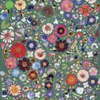 Bunte Illustration mit verschiedenen Blumenarten auf grünem Hintergrund, verteilt in einem lebhaften Muster.