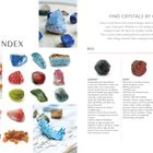 Kapitel 5: Crystal Index. Finde Kristalle nach Farbe. Texte über Granat, Rubin und roter Jaspis mit Beschreibungen. Verschiedene farbige Kristalle abgebildet.