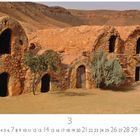 Im unteren Bereich steht "Ksar Hallouf". Das Bild zeigt ein Gebäude aus Lehm und Steinen in einer wüstenartigen Landschaft.