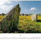 Text: "Hinkelsteine", "3", "CASARES EDITION". Steinfelder unter blauem Himmel mit gelben Blumen.
