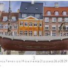 "Barca 3 CASAReS EDITION." Ein Boot vor farbenfrohen Häusern, ein Kalender für März.
