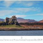 Text: "Duart Castle", "CASARES EDITION", Kalender mit Datum.   
Eine Burg steht malerisch auf einem Hügel vor Bergen und See.