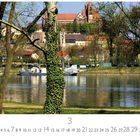 "Breisach" steht unten links. Ein Fluss mit Fähre, im Hintergrund eine Stadt mit mittelalterlicher Architektur.