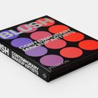 „BLUSH CONTEMPORARY MAKEUP ARTISTS“ in großen Schrift auf einem Buchcover mit bunten, runden Farbflächen.
