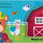 „On the farm there's lots to see. Where could Teddy's tractor be? What's inside the barn?“ 
Filz-Illustration: Bär, Scheune, Alpaka.