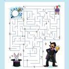 "Zauberer Zepedäus zaubert Zahlen. Findest du seine letzte Zahl? Trage sie in seinen Zauberstab ein." Ein Labyrinth mit Zahlen, einem Zauberer und Kaninchen.